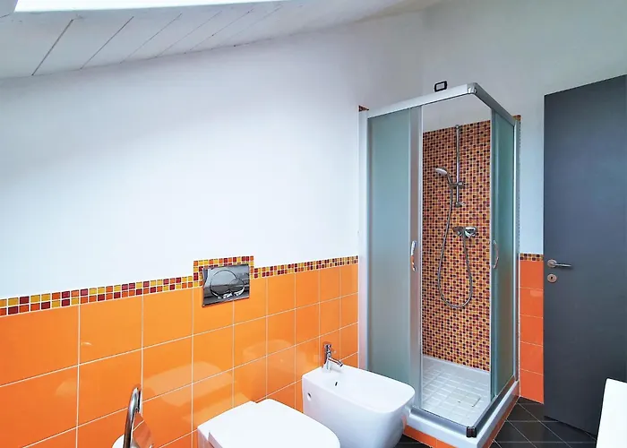 By Maggiore With Mountain Views 度假居